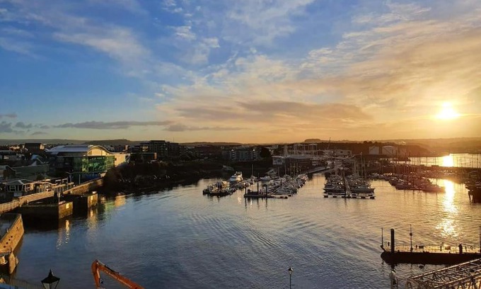 Plymouth Apartment | Apartment with a view, perfect for breaks and WFH