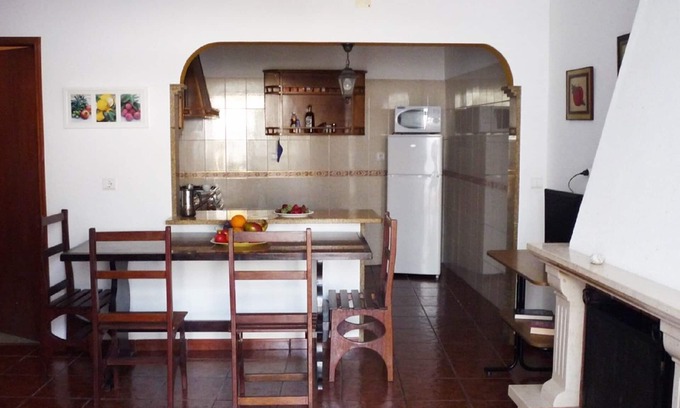 Vila Nova de Milfontes House | Apartment with backyard, in the old part of the village 5 minutes walk from the beach