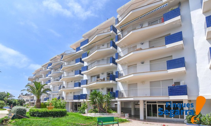 El Roc de Sant Gaieta Apartment | Apartment with communal pool and playground