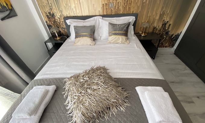 Nea Potidaia Apartment | Apartment with design, right on the beach