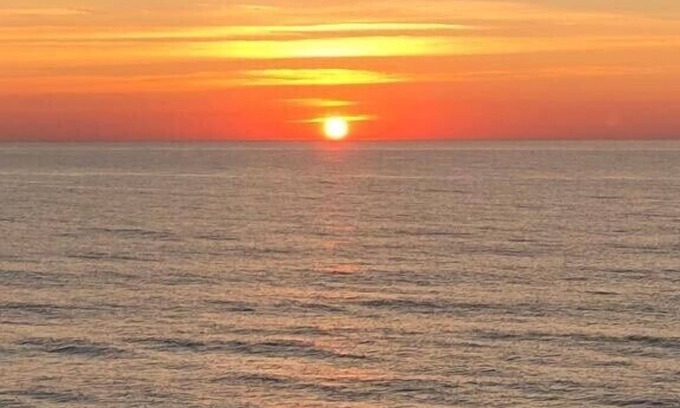 Golden Sands Apartment | Apartment with fantastic sea views right on the beach