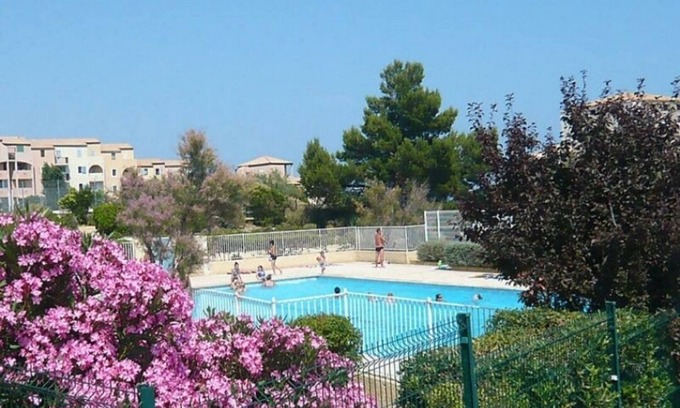 Foulquines Apartment | Apartment with garden and pool