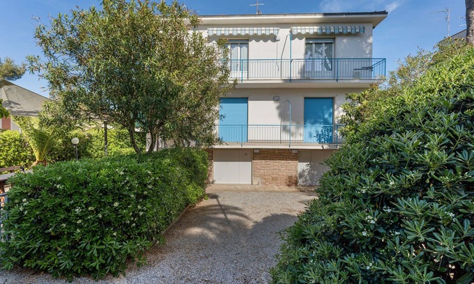 San Vincenzo Apartment | Apartment with garden and 10 beds, 50 meters from the beach