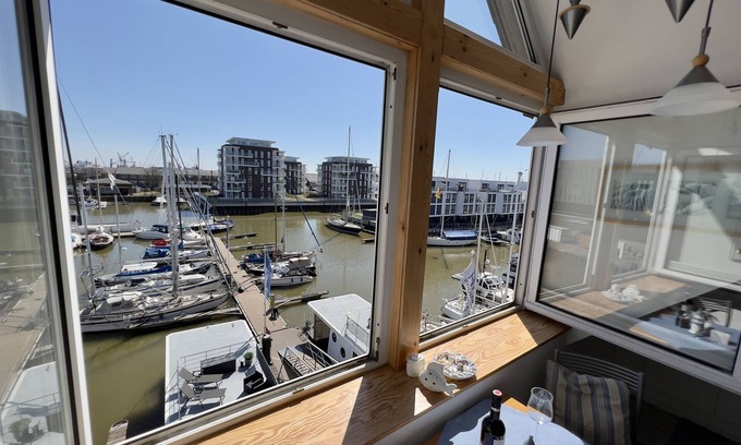 Cuxhaven Apartment | Apartment with loft character directly in the City Marina/harbor with a fantastic view