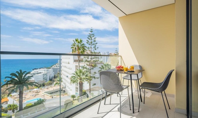 Sao Martinho Apartment | Apartment with ocean view and parking