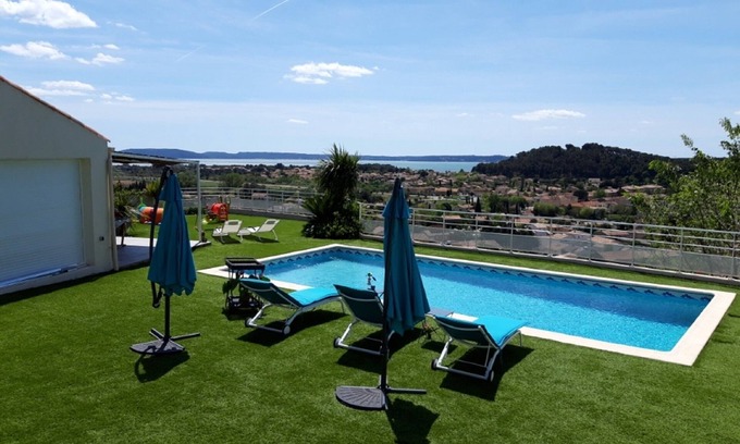 Saint-Chamas Apartment | Apartment with pool and magnificent views in the South of France
