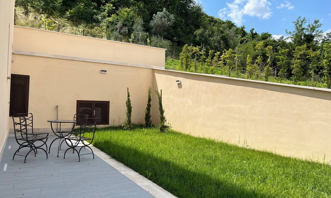 Siena Apartment | Apartment with private garden and garage