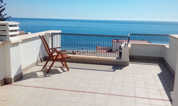 Carboneras Apartment | Apartment with Roof Terrace next to the Beach