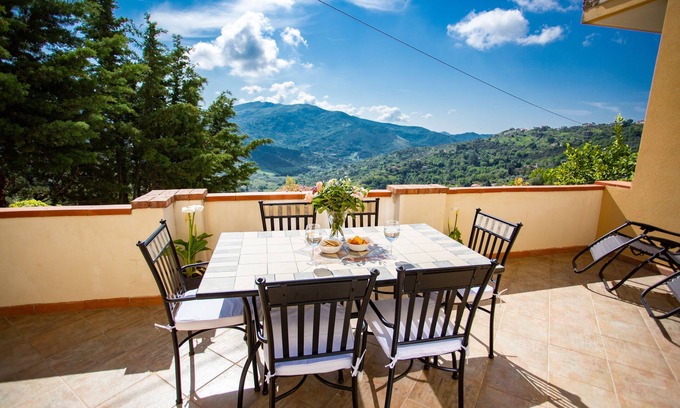 Castellabate Historic Centre Apartment | Apartment with sea view/Holiday . sea, sun & peace