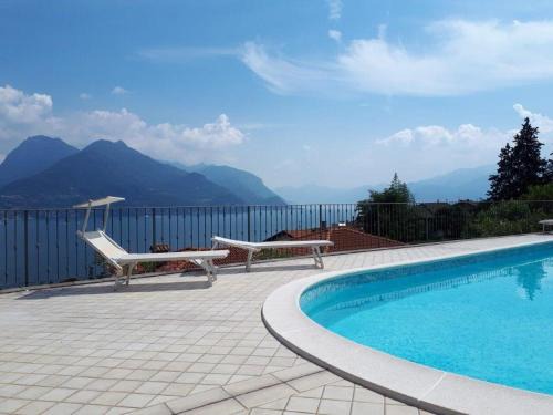 Santa Maria - Rezzonico Apartment | Apartment with swimming pool, lake view, parking - Larihome A72