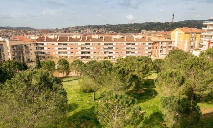 Girona Apartment | Apartment with terrace and private parking, Girona