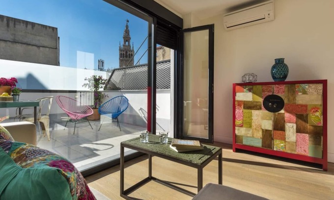 Santa Cruz Apartment | Apartment with terrace in center. Mateos Gago III
