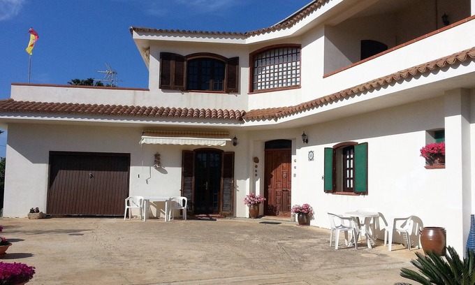 Carrozziere House | Apartment with terrace in villa residential area 30m from a pebble beach