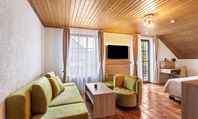 Assinghausen Apartment | Apartment 'Wohnung 3' with Shared Terrace, Shared Garden and Wi-Fi