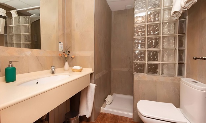 Daroca Apartment | Apartment 'Zayda' with Balcony, Wi-Fi and Air Conditioning