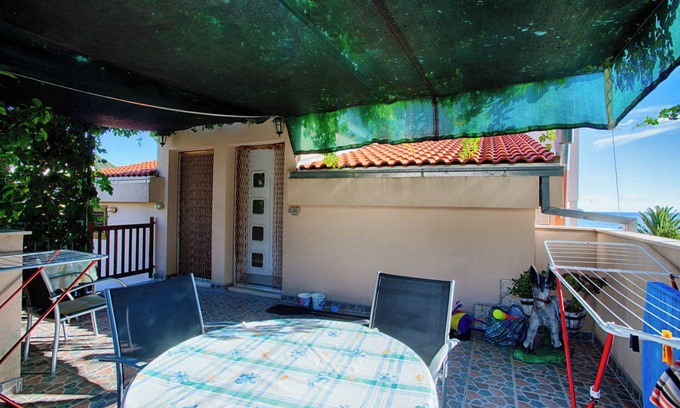 Komiza Apartment | Apartments Dina (117411-A1) - Komiza - island Vis
