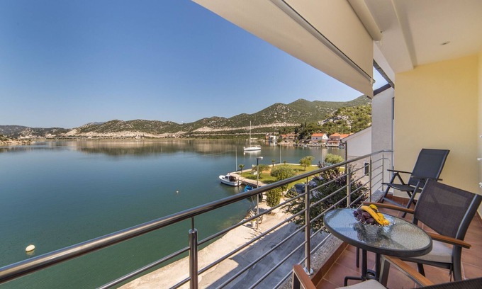 Ploce Apartment | Apartments Ema-Comfort Two Bedroom Apartment with Sea View (Fancy)
