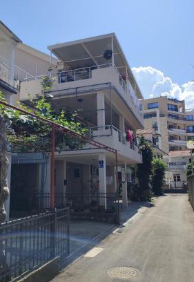 Maini Apartment | Apartments Familia