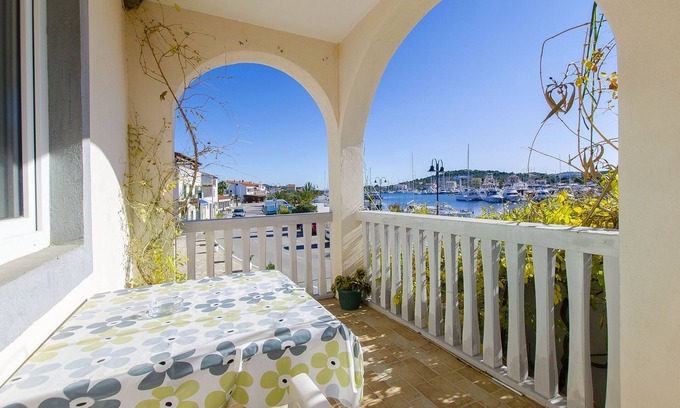 Jezera Apartment | Apartments Ivanka (10731-A1) - Jezera - island Murter