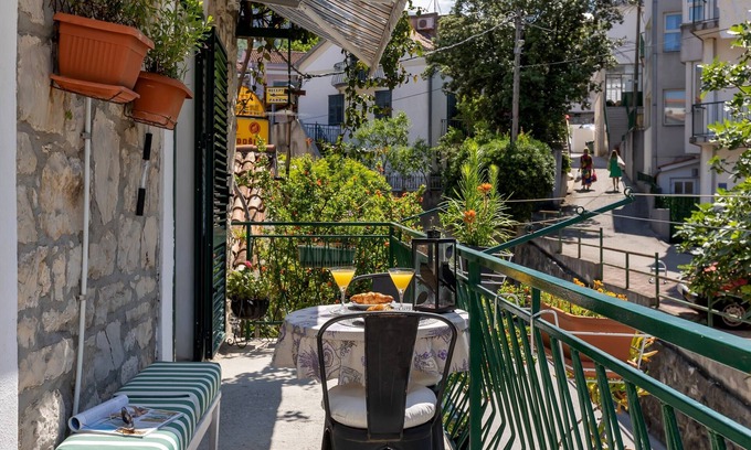 Vrpolje Apartment | Apartments Kata - Three Bedroom Apartment with Balcony
