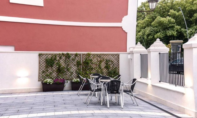 Burgos Apartment | Apartments La Quinta