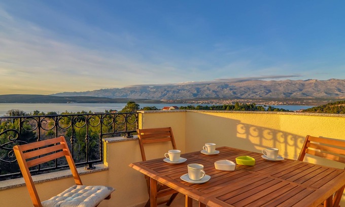 Novigrad Apartment | Apartments Lucija (77282-A2) - Novigrad
