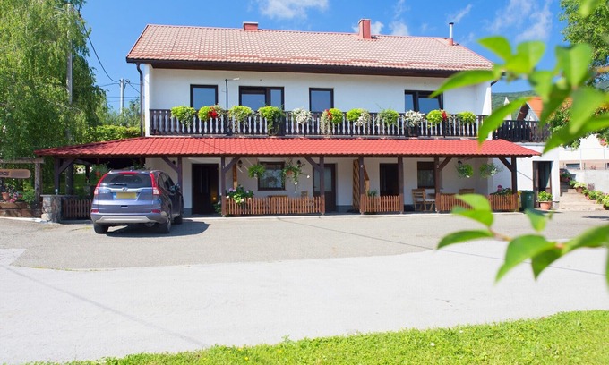 Korenica Apartment | Apartments Milan, (16064), Korenica, Croatia