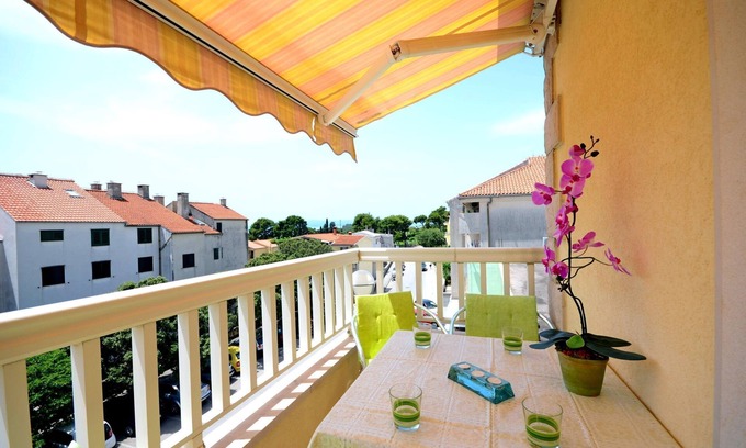 Istok Apartment | Apartments Pero (36191-A3) - Makarska