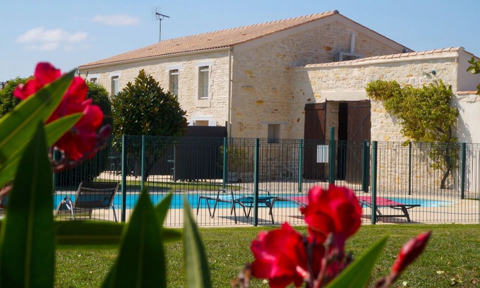 Sainte-Soulle Apartment | Apartments (pool cottages) near La Rochelle