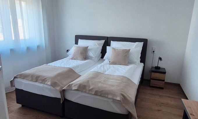 Sondelfingen Apartment | Apartments Seibel double/twin room with bathroom
