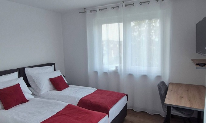 Sondelfingen Apartment | Apartments Seibel double/twin room with balcony