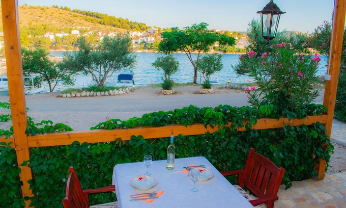 Zaboric Apartment | Apartments Senka (58121-A1) - Zaboric (Sibenik)