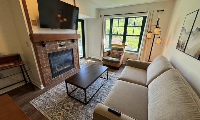 Vernon Condo | Appalachian @ Mtn Creek Pool Hot Tubs Sauna Gym Deck Mtn Front #330