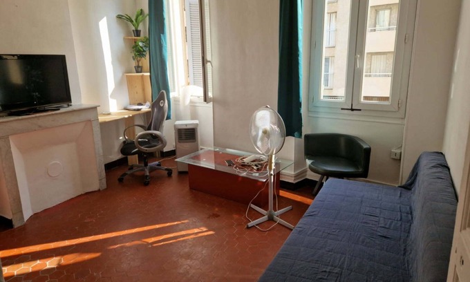 La Castellane Apartment | Apparently next to velodrom stadium 400 m