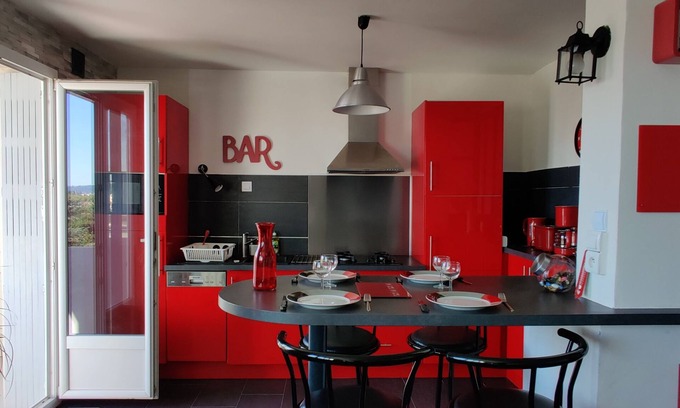 Cusset Apartment | Appart 50m²-clim, wifi, balcony, secure parking, near metro, all comforts