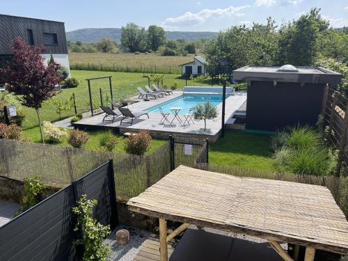 Chouzelot Apartment | APPART-HOTEL n 3 avec terrasse, piscine, petit-dejeuner et parking privé