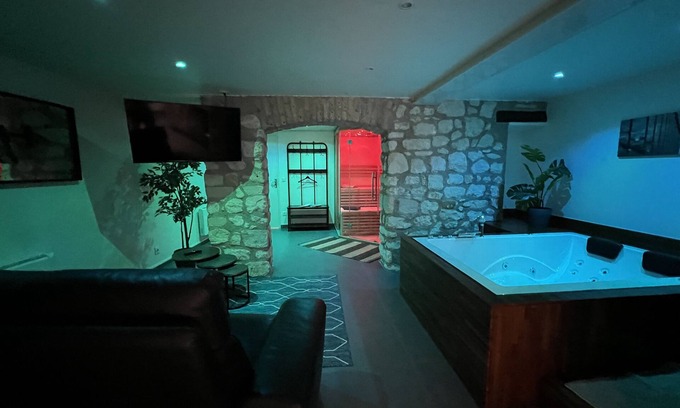 Hincmar Apartment | Appart Spa Privatif fully furnished