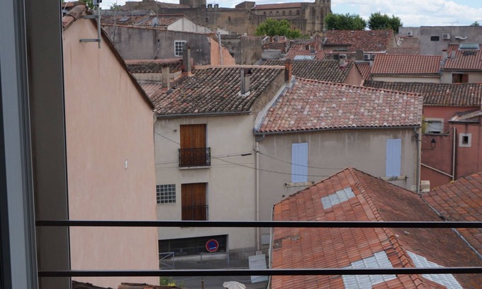 Salon-de-Provence Apartment | Appart/Suite Privilège XL with Parking