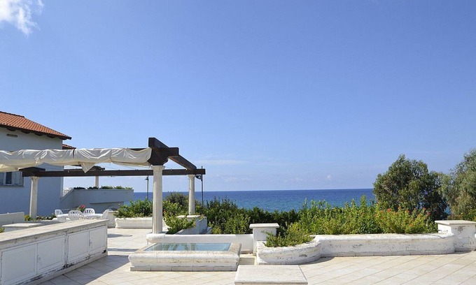 Santa Maria di Castellabate House | Appartamento Apollonia B: A pleasant and spacious one-story apartment that is part of a villa situated at a short distance from the beach, with Free WI-FI.