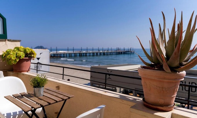 Alassio Apartment | Appartamento fronte mare con terrazzo zio