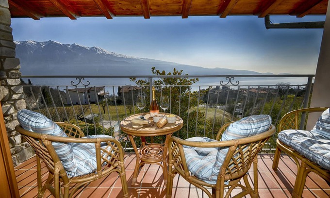 Aer Apartment | Appartamento Maja - Theater Home, with marvellous lake view