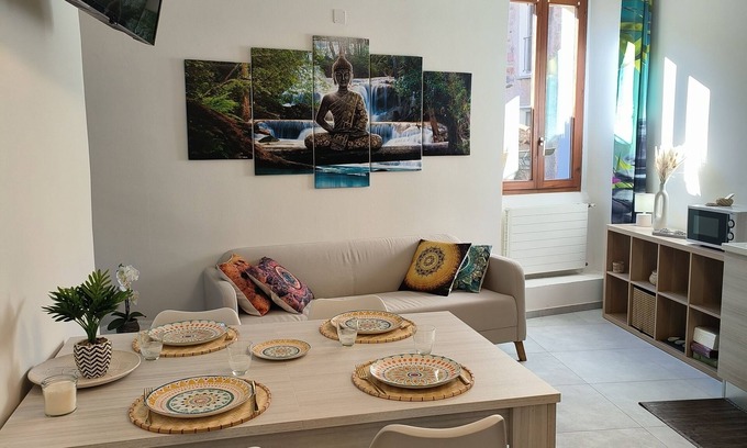 Morcote Apartment | Appartamento Nuovo a Morcote Stile Zen nel Centro Storico con Animali Ammessi