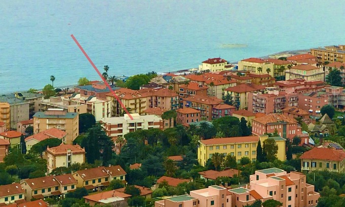 Borgio Verezzi Apartment | Appartamento Panoramico, Terzo e Ultimo Piano con Ascensore, Mare a Pochi Passi