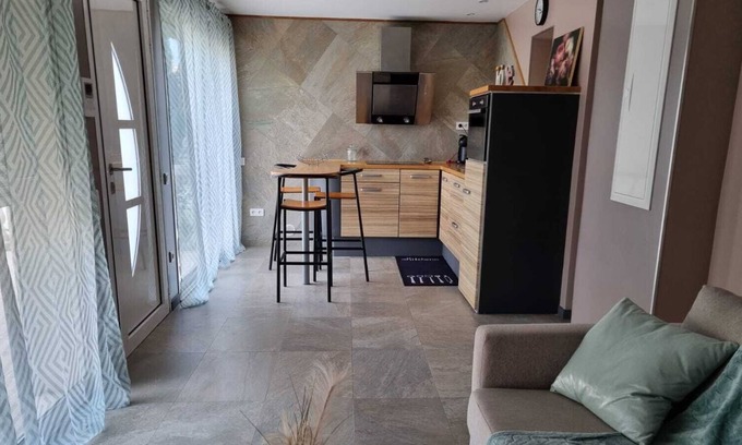 Saint-Laurent-d'Aigouze Apartment | Appartement Avec Terrasse à 10 Minutes à Pied du Centre