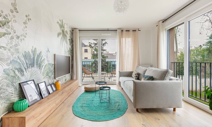 Chennevieres-sur-Marne Apartment | Appartement Luxueux Hyper Centre Ville. Proche Paris et Disneyland