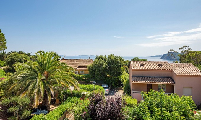 Rayol-Canadel-sur-Mer Apartment | Appartement Rayol-Évasion vue mer - Welkeys
