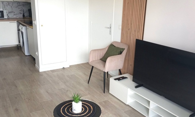 Villeneuve-la-Garenne Apartment | Appartement Neuf F2 en Face du Quartz