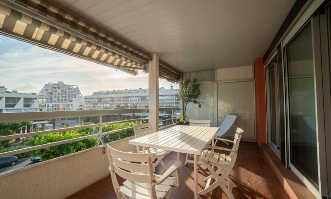 La Grande-Motte Apartment | Appartement à quelques pas de la mer WIFI CLIM PARKING