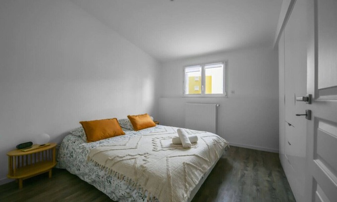 Champ-Capelet Apartment | Appartement 2 chambres style loft parking gratuit
