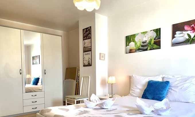 Pontault-Combault House | Appartement 2 Jolies Chambres +Salon Cuisine - errasse 20min PARIS-DISNE YLAND